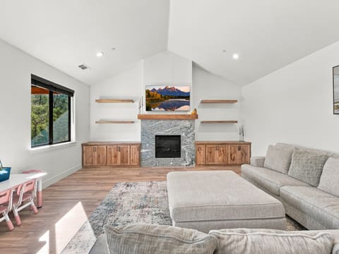 Photograph 11 of 9081 Silver King Rd