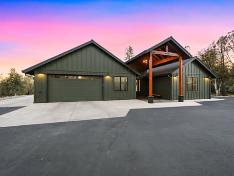 Photograph 53 of 9081 Silver King Rd